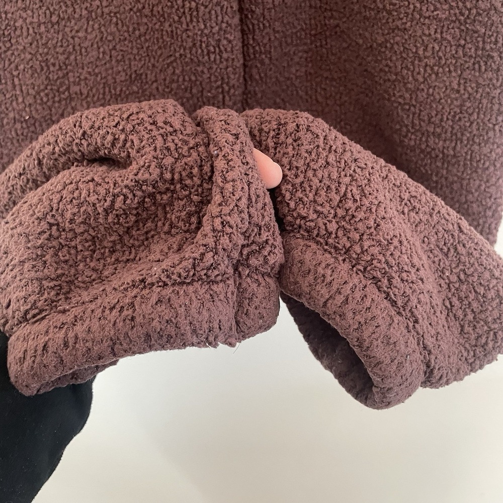 SKIMS Plush Sherpa Jogger Pants - Picture 4 of 7